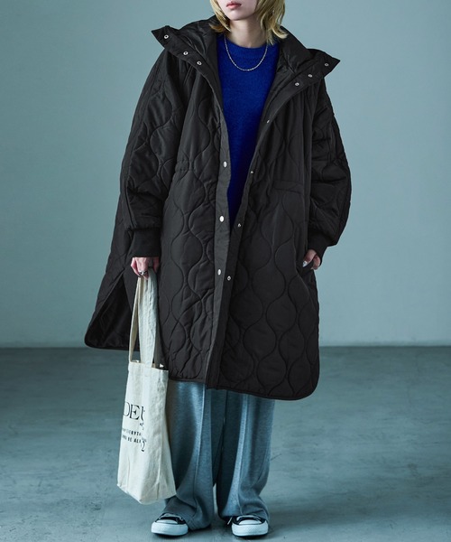 フード付き オーバーサイズ キルティングロングコート（ダウン