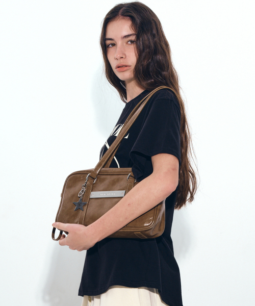 NICK&NICOLE(ニックアンドニコール)の「CRYSTAL LEATHER MINI BOSTON BAG_CAMEL(ショルダーバッグ・レディース・その他・FREE)」の4枚目の写真