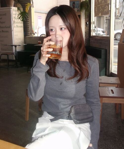 ROCKCAKE(ロックケーキ)の「Applique Logo Button Top - Charcoal(Tシャツ/カットソー・レディース・その他・SMALL)」の9枚目の写真