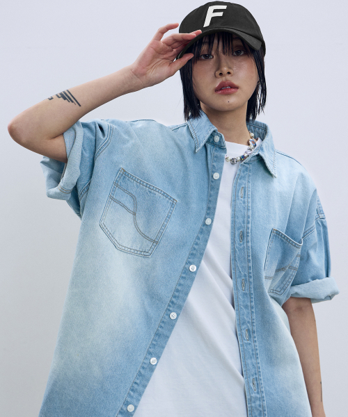 F.ILLUMINATE（フィルミネイト）の「Fステッチデニムハーフシャツ - ライトブルー（シャツ/ブラウス・レディース・その他・SMALL/MEDIUM/LARGE）」の3枚目の写真