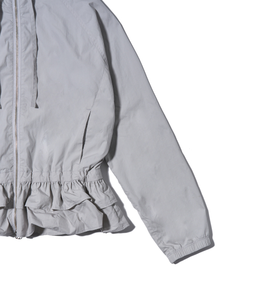 YOUHEE(ユヒ)の「RUFFLE DETAILED WINDBREAKER GREY(その他アウター・レディース・その他・FREE)」の4枚目の写真