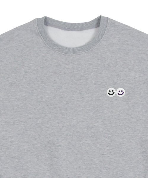 GRAVER（グレーバー）の「[UNISEX]ダブルスマイル刺繍ロゴマンツーマン_グレー（スウェット・レディース・グレー・LARGE/MEDIUM/X-LARGE）」の3枚目の写真