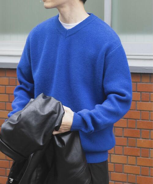 ITEMS URBANRESEARCH（アイテムズ アーバンリサーチ）の「タスマニア メリノウール100 Vネックニット（ニット/セーター・メンズ・チャコールグレー/バーガンディー/ホワイト/ブルー系その他/ベージュ/マスタード・MEDIUM/LARGE）」の4枚目の写真