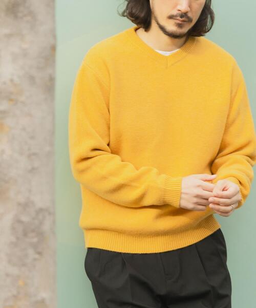 ITEMS URBANRESEARCH（アイテムズ アーバンリサーチ）の「タスマニア メリノウール100 Vネックニット（ニット/セーター・メンズ・チャコールグレー/バーガンディー/ホワイト/ブルー系その他/ベージュ/マスタード・MEDIUM/LARGE）」の5枚目の写真