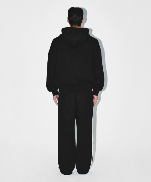 BORN TO WIN（ボーントゥウィン）の「CHROME B TRACK LINE SEMI WIDE PANTS [BLACK]（スウェットパンツ・メンズ・その他・1/2/3）」の5枚目の写真