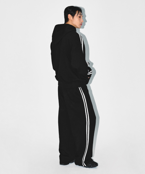 BORN TO WIN（ボーントゥウィン）の「CHROME B TRACK LINE SEMI WIDE PANTS [BLACK]（スウェットパンツ・メンズ・その他・1/2/3）」の7枚目の写真