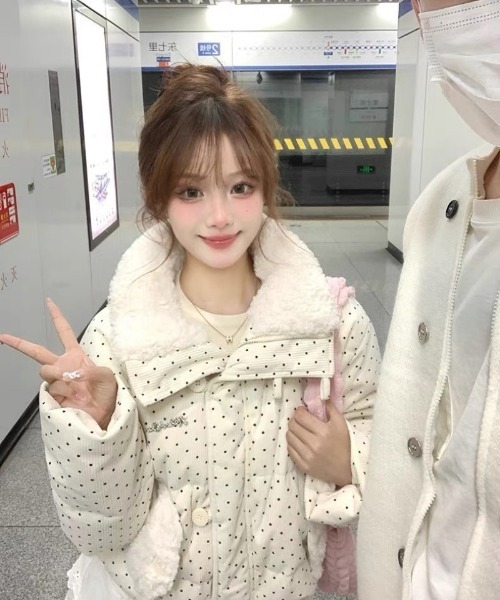 りんご‼️可愛すぎるほぼ未使用❣️PUMAホワイトダウンジャケット NOMAE（ノーマエ）の「ウエストマークロングダウン（ダウンジャケット