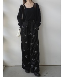 amel（エイメル）の「フラワーエンブロイダリーベルベットパンツ / ブラック（その他パンツ）」