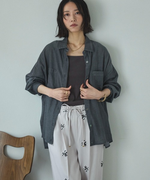 Doux archives（ドゥアルシーヴ）の「２ＷＡＹシアーデニムシャツ（シャツ/ブラウス・レディース・ブルー/チャコールグレー/サックスブルー・FREE）」の2枚目の写真