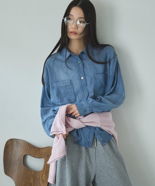 Doux archives（ドゥアルシーヴ）の「２ＷＡＹシアーデニムシャツ（シャツ/ブラウス・レディース・ブルー/チャコールグレー/サックスブルー・FREE）」の3枚目の写真