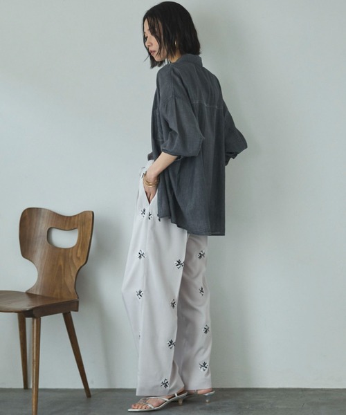 Doux archives（ドゥアルシーヴ）の「２ＷＡＹシアーデニムシャツ（シャツ/ブラウス・レディース・ブルー/チャコールグレー/サックスブルー・FREE）」の9枚目の写真