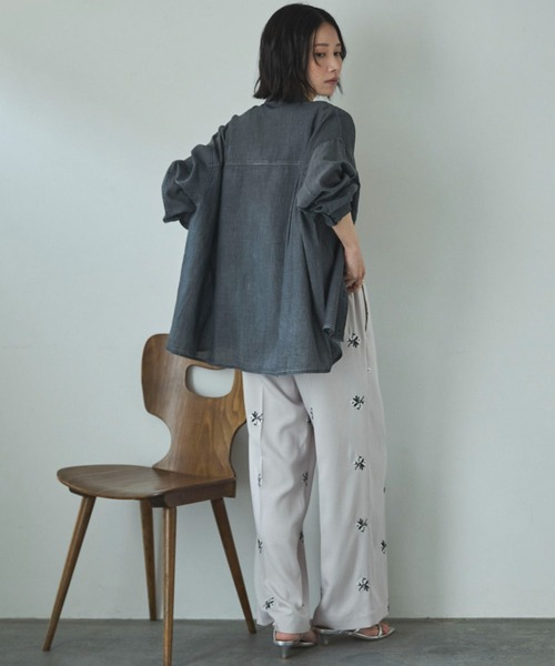 Doux archives（ドゥアルシーヴ）の「２ＷＡＹシアーデニムシャツ（シャツ/ブラウス・レディース・ブルー/チャコールグレー/サックスブルー・FREE）」の11枚目の写真