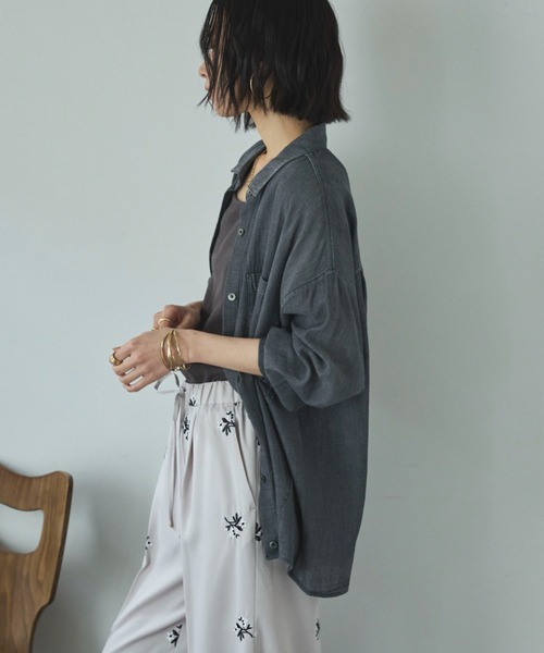 Doux archives（ドゥアルシーヴ）の「２ＷＡＹシアーデニムシャツ（シャツ/ブラウス・レディース・ブルー/チャコールグレー/サックスブルー・FREE）」の15枚目の写真