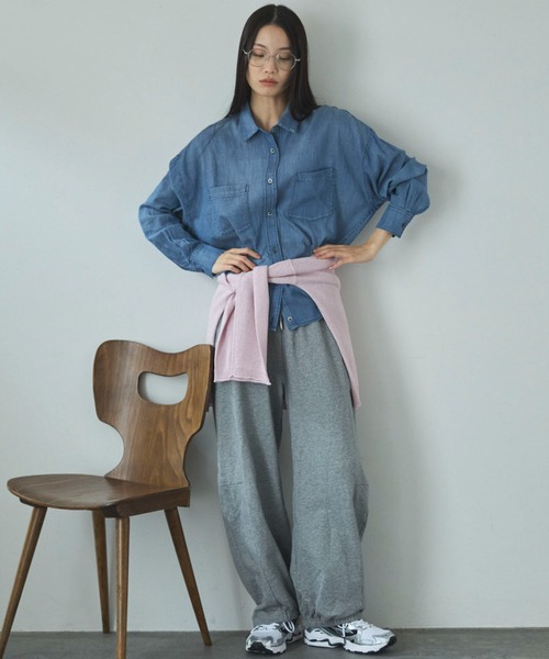 Doux archives（ドゥアルシーヴ）の「２ＷＡＹシアーデニムシャツ（シャツ/ブラウス・レディース・ブルー/チャコールグレー/サックスブルー・FREE）」の20枚目の写真