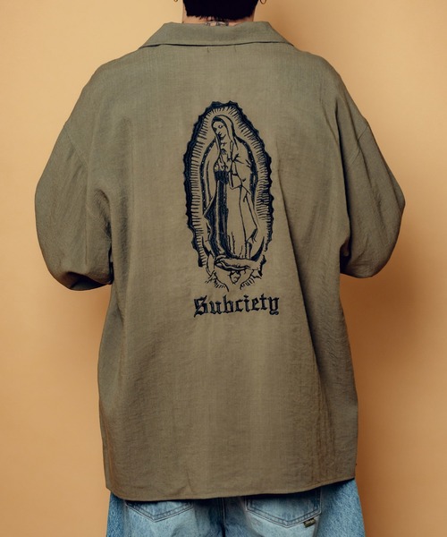 Subciety（サブサエティ）の「Embroidery Maria open collar shirt（シャツ/ブラウス・メンズ・オリーブ/ブラック/ホワイト・SMALL/MEDIUM/LARGE/X-LARGE）」の3枚目の写真