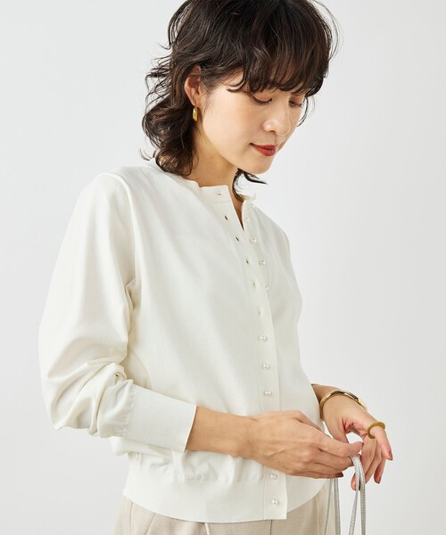 NOLLEY’S(ノーリーズ)の「《手洗い可能》コットンテックスクルーネックカーディガン(カーディガン/ボレロ・レディース・アイボリー/ブルー/キャメル/グリーン/ネイビー/レッド・38/36)」の2枚目の写真