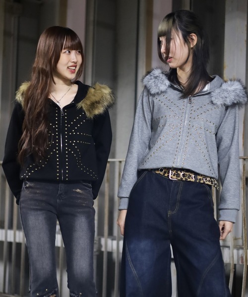 ATMARK(アットマーク)の「《フリーサイズ / UNISEX 》ユニオンジャック スタッズファーパーカー(パーカー・レディース・ブラック/グレー・FREE)」の1枚目の写真