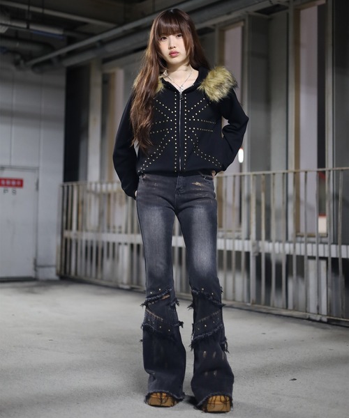 ATMARK(アットマーク)の「《フリーサイズ / UNISEX 》ユニオンジャック スタッズファーパーカー(パーカー・レディース・ブラック/グレー・FREE)」の7枚目の写真
