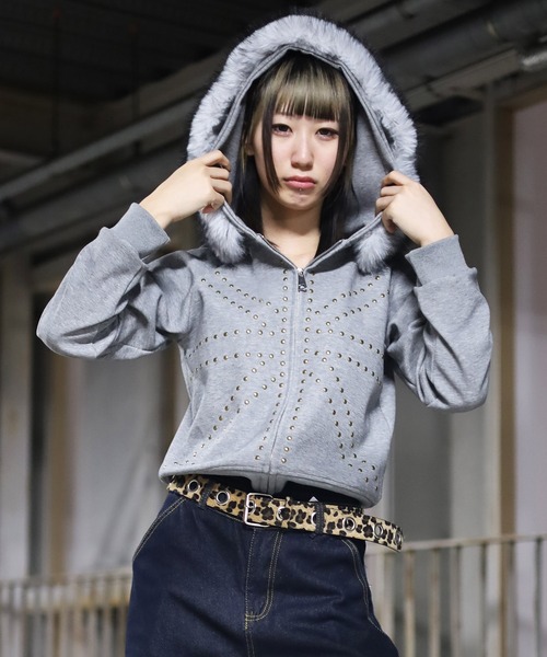 ATMARK(アットマーク)の「《フリーサイズ / UNISEX 》ユニオンジャック スタッズファーパーカー(パーカー・レディース・ブラック/グレー・FREE)」の13枚目の写真