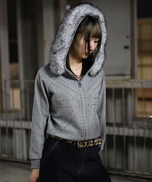 ATMARK(アットマーク)の「《フリーサイズ / UNISEX 》ユニオンジャック スタッズファーパーカー(パーカー・レディース・ブラック/グレー・FREE)」の16枚目の写真
