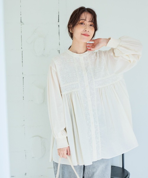 studio CLIP（スタディオクリップ）の「ダブルフロントやわらか刺繍ブラウス《オケージョン2026SS》（シャツ/ブラウス・レディース・ネイビー/ライトグレー/オフホワイト/ライトブルー・FREE）」の8枚目の写真