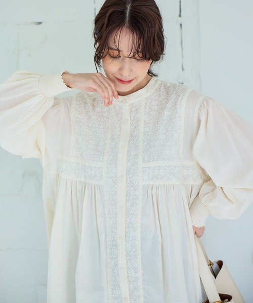 studio CLIP（スタディオクリップ）の「ダブルフロントやわらか刺繍ブラウス《オケージョン2026SS》（シャツ/ブラウス・レディース・ネイビー/ライトグレー/オフホワイト/ライトブルー・FREE）」の9枚目の写真