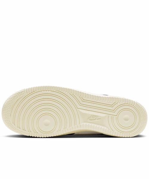 NIKE(ナイキ)の「ナイキ エア フォース 1 '07 シューズ / Nike Air Force 1 '07 Shoes FQ6848-101 White(スニーカー・メンズ・ホワイト・30/29.5/29/28.5/28/27.5/26/25/24.5/24/27/26.5/25.5)」の2枚目の写真