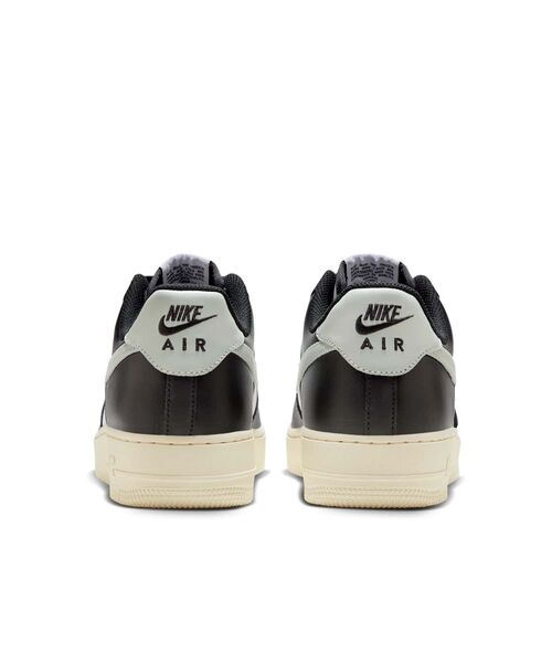 NIKE(ナイキ)の「ナイキ エア フォース 1 '07 シューズ / Nike Air Force 1 '07 Shoes FQ6848-101 White(スニーカー・メンズ・ホワイト・30/29.5/29/28.5/28/27.5/26/25/24.5/24/27/26.5/25.5)」の6枚目の写真
