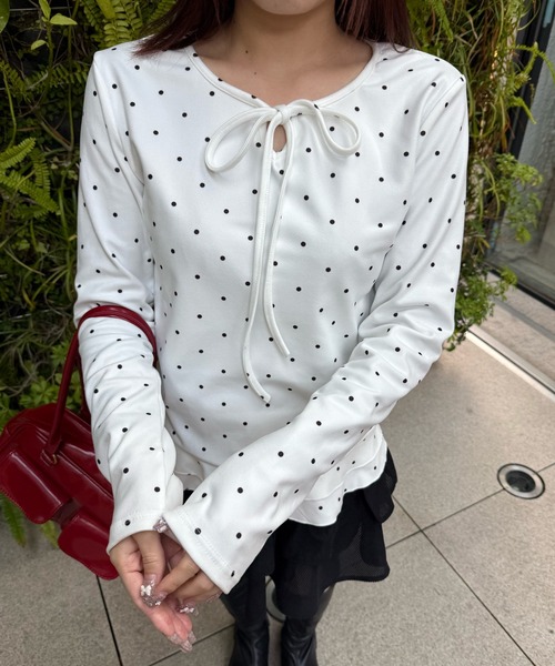 Nia(ニア)の「Nia(ニア)/リボン付きドット柄フリルトップス(Tシャツ/カットソー・レディース・グレー/ホワイト・MEDIUM/SMALL)」の6枚目の写真