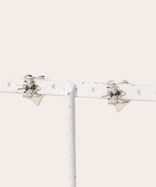 Vivienne Westwood(ヴィヴィアンウエストウッド)の「PETRA EARRINGS(ピアス(両耳用)・レディース・シルバー/ピンク/グリーン系その他・FREE)」の4枚目の写真