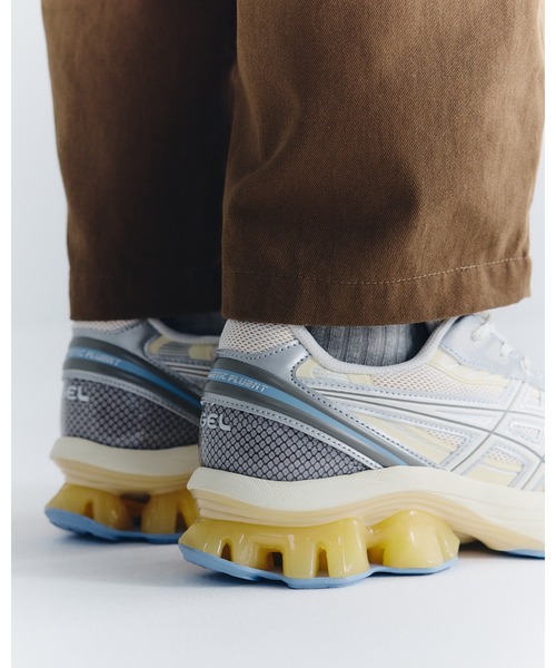 ASICS(アシックス)の「GEL-KINETIC FLUENT / ゲルキネティック フルーエント(スニーカー・メンズ・ホワイト×シルバー・26/27/29/25.5/24/29.5/24.5/25/26.5/23/28/27.5/28.5/23.5)」の14枚目の写真