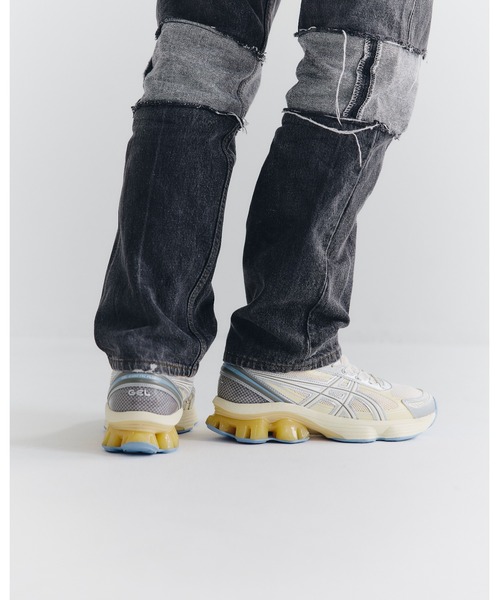 ASICS(アシックス)の「GEL-KINETIC FLUENT / ゲルキネティック フルーエント(スニーカー・メンズ・ホワイト×シルバー・26/27/29/25.5/24/29.5/24.5/25/26.5/23/28/27.5/28.5/23.5)」の3枚目の写真