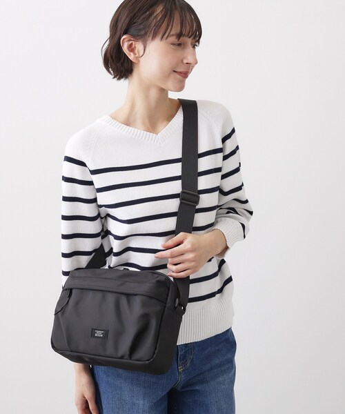 Dessin（デッサン）の「【ユニセックス/軽量】ポリエステルショルダーバッグ（ショルダーバッグ・レディース・ブラック/ライトベージュ/チャコールグレー・00）」の2枚目の写真