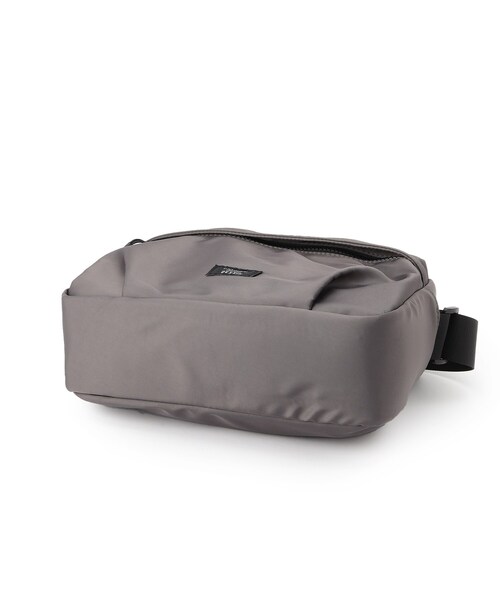 Dessin（デッサン）の「【ユニセックス/軽量】ポリエステルショルダーバッグ（ショルダーバッグ・レディース・ブラック/ライトベージュ/チャコールグレー・00）」の15枚目の写真