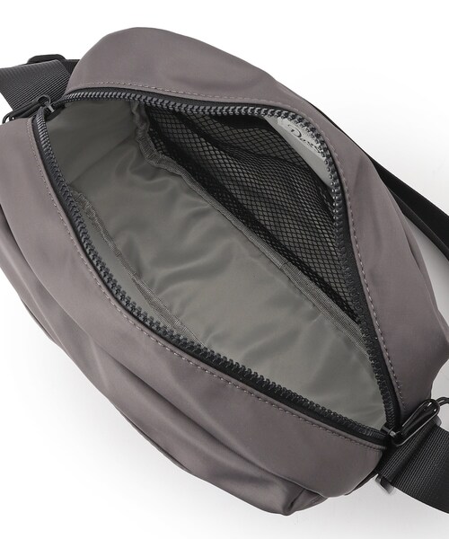 Dessin（デッサン）の「【ユニセックス/軽量】ポリエステルショルダーバッグ（ショルダーバッグ・レディース・ブラック/ライトベージュ/チャコールグレー・00）」の16枚目の写真