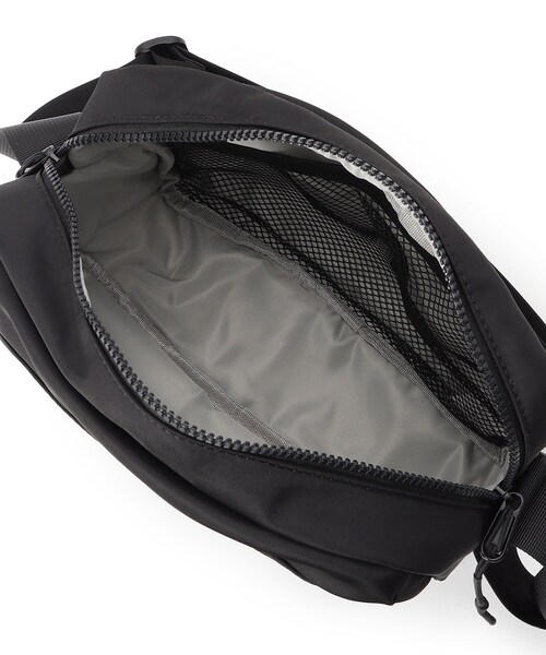 Dessin（デッサン）の「【ユニセックス/軽量】ポリエステルショルダーバッグ（ショルダーバッグ・レディース・ブラック/ライトベージュ/チャコールグレー・00）」の17枚目の写真