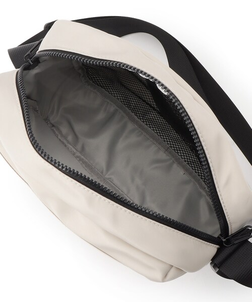 Dessin（デッサン）の「【ユニセックス/軽量】ポリエステルショルダーバッグ（ショルダーバッグ・レディース・ブラック/ライトベージュ/チャコールグレー・00）」の18枚目の写真