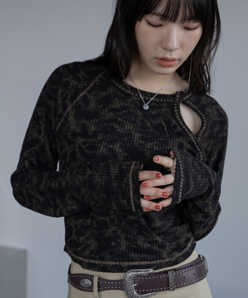 VACANCY（ヴァカンシー）の「ケミカル加工ツイストリブトップス（Tシャツ/カットソー・レディース・ブラック/ブラウン・FREE）」の2枚目の写真