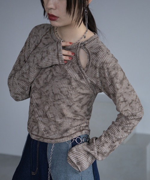 VACANCY（ヴァカンシー）の「ケミカル加工ツイストリブトップス（Tシャツ/カットソー・レディース・ブラック/ブラウン・FREE）」の17枚目の写真