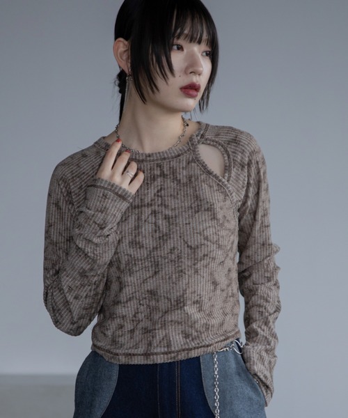 VACANCY（ヴァカンシー）の「ケミカル加工ツイストリブトップス（Tシャツ/カットソー・レディース・ブラック/ブラウン・FREE）」の13枚目の写真