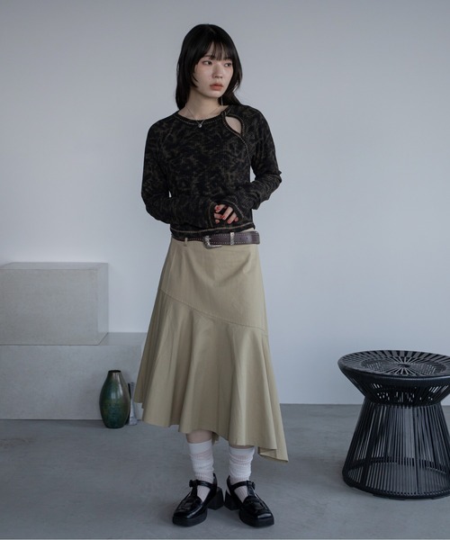 VACANCY（ヴァカンシー）の「ケミカル加工ツイストリブトップス（Tシャツ/カットソー・レディース・ブラック/ブラウン・FREE）」の12枚目の写真