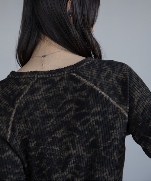 VACANCY（ヴァカンシー）の「ケミカル加工ツイストリブトップス（Tシャツ/カットソー・レディース・ブラック/ブラウン・FREE）」の3枚目の写真