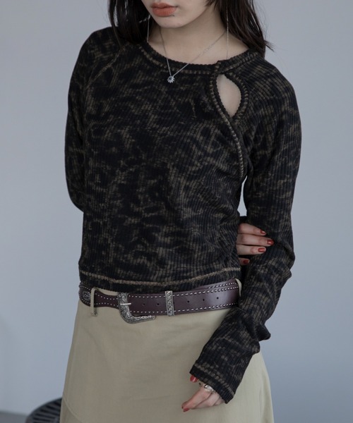 VACANCY（ヴァカンシー）の「ケミカル加工ツイストリブトップス（Tシャツ/カットソー・レディース・ブラック/ブラウン・FREE）」の5枚目の写真