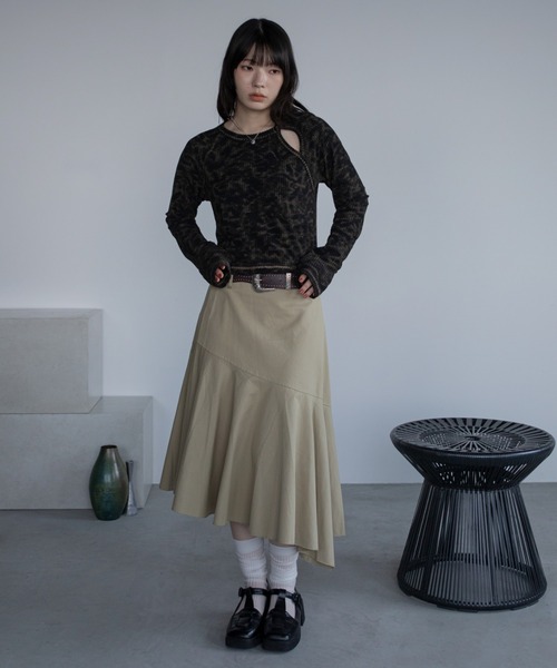 VACANCY（ヴァカンシー）の「ケミカル加工ツイストリブトップス（Tシャツ/カットソー・レディース・ブラック/ブラウン・FREE）」の9枚目の写真