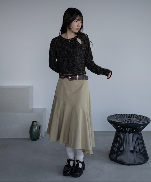 VACANCY（ヴァカンシー）の「ケミカル加工ツイストリブトップス（Tシャツ/カットソー・レディース・ブラック/ブラウン・FREE）」の10枚目の写真