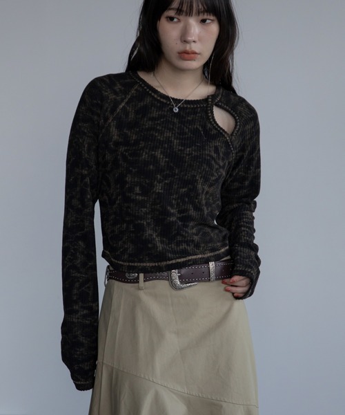 VACANCY（ヴァカンシー）の「ケミカル加工ツイストリブトップス（Tシャツ/カットソー・レディース・ブラック/ブラウン・FREE）」の7枚目の写真