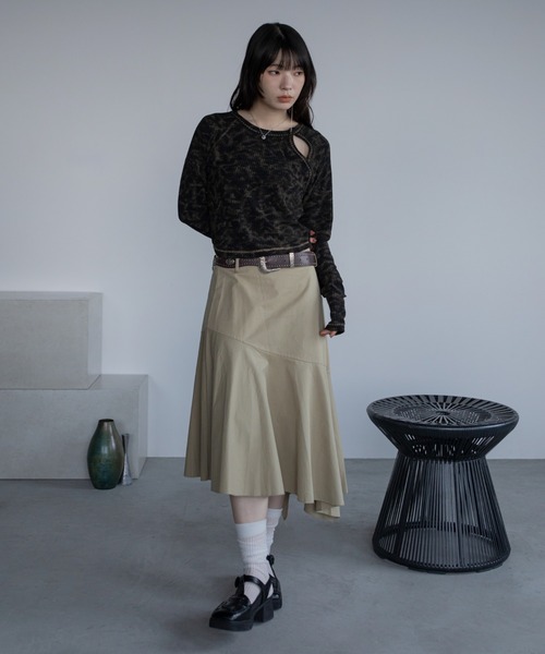 VACANCY（ヴァカンシー）の「ケミカル加工ツイストリブトップス（Tシャツ/カットソー・レディース・ブラック/ブラウン・FREE）」の11枚目の写真