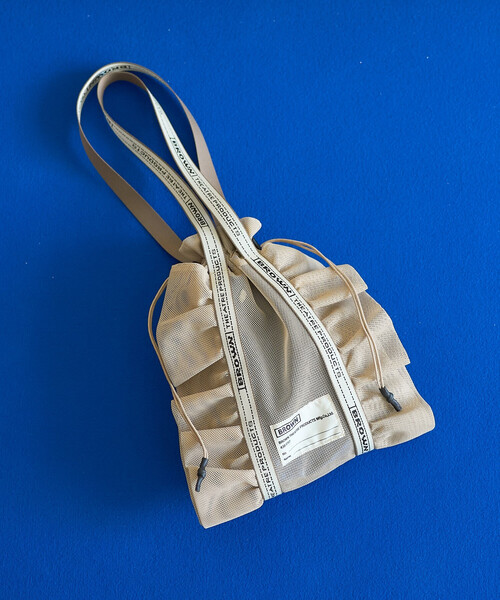 FREAK'S STORE（フリークスストア）の「BROWN THEATRE PRODUCTS × FREAK'S STORE/ブラウン シアタープロダクツ 別注 メッシュフリルシューズバッグ/シアー トートバッグ（トートバッグ・レディース・ナチュラル/グレー/ブルー/ブラック/レッド・ONE SIZE）」の4枚目の写真