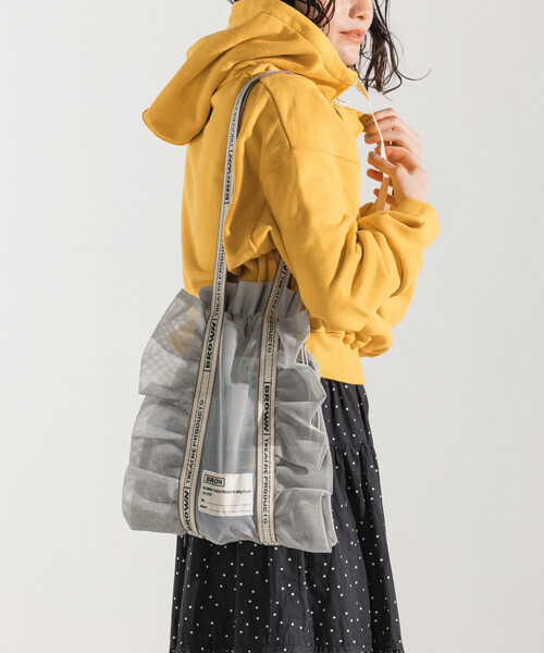 FREAK'S STORE（フリークスストア）の「BROWN THEATRE PRODUCTS × FREAK'S STORE/ブラウン シアタープロダクツ 別注 メッシュフリルシューズバッグ/シアー トートバッグ（トートバッグ・レディース・ナチュラル/グレー/ブルー/ブラック/レッド・ONE SIZE）」の6枚目の写真