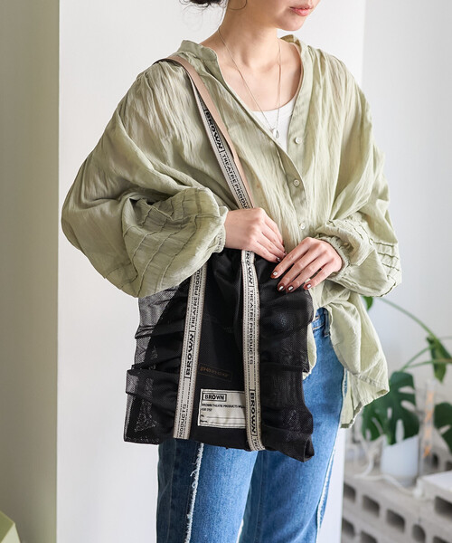 FREAK'S STORE（フリークスストア）の「BROWN THEATRE PRODUCTS × FREAK'S STORE/ブラウン シアタープロダクツ 別注 メッシュフリルシューズバッグ/シアー トートバッグ（トートバッグ・レディース・ナチュラル/グレー/ブルー/ブラック/レッド・ONE SIZE）」の10枚目の写真